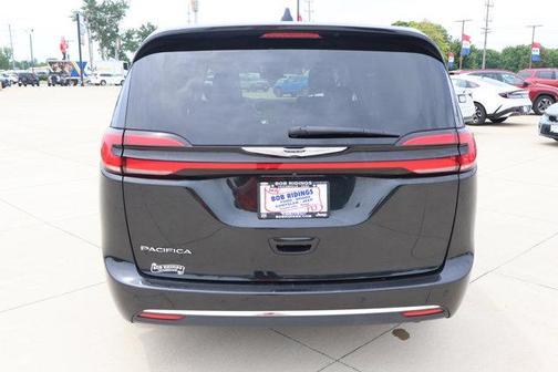 Brilliant Black Crystal Pearlcoat 2023 Chrysler Pacifica Touring-L