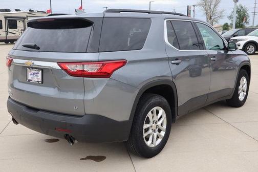 Satin Steel Metallic 2019 Chevrolet Traverse LT Cloth