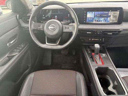 Aspen White Tricoat 2025 Nissan Kicks SR