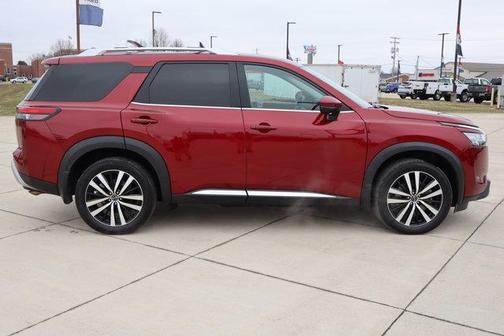 2024 Nissan Pathfinder Platinum