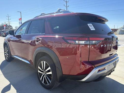2024 Nissan Pathfinder Platinum