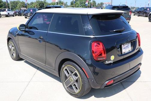 2024 MINI SE Hardtop Cooper