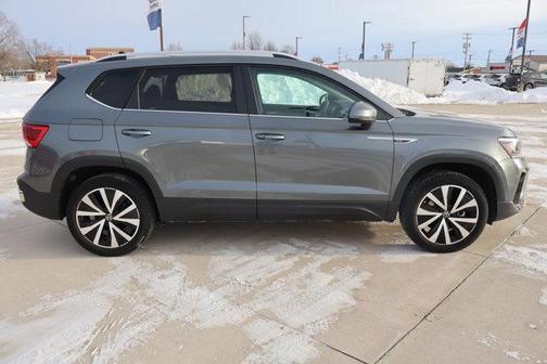 2024 Volkswagen Taos 1.5T SE