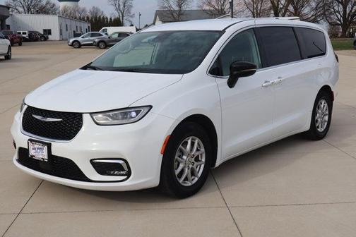 2024 Chrysler Pacifica Touring-L