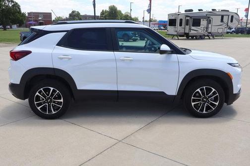 Summit White 2025 Chevrolet Trailblazer LT