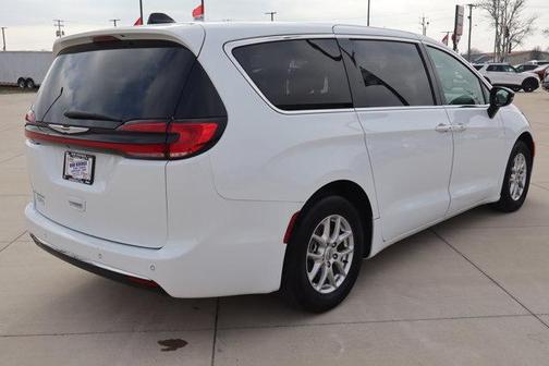 2024 Chrysler Pacifica Touring-L