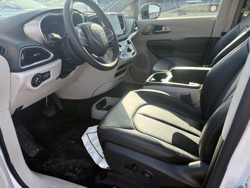 2024 Chrysler Pacifica Touring-L