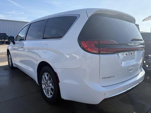 2024 Chrysler Pacifica Touring-L