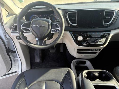 2024 Chrysler Pacifica Touring-L