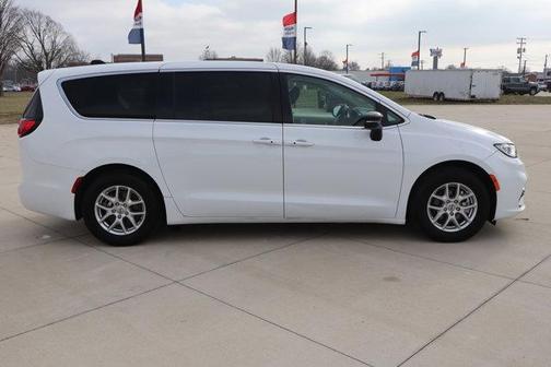 2024 Chrysler Pacifica Touring-L