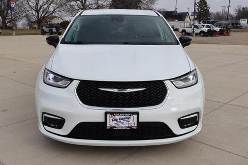 2024 Chrysler Pacifica Touring-L