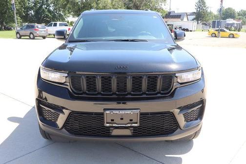 Diamond Black 2025 Jeep Grand Cherokee Laredo