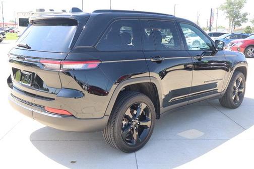 Diamond Black 2025 Jeep Grand Cherokee Laredo
