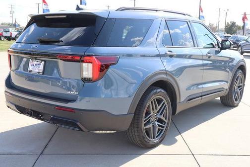 2025 Ford Explorer ST-Line