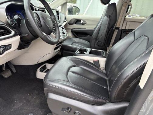Ceramic Gray Clearcoat 2023 Chrysler Pacifica Touring-L