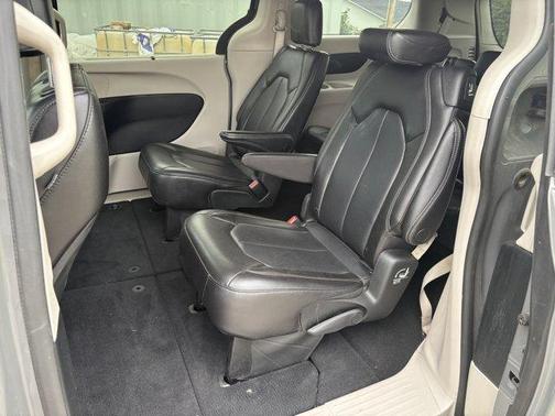 Ceramic Gray Clearcoat 2023 Chrysler Pacifica Touring-L