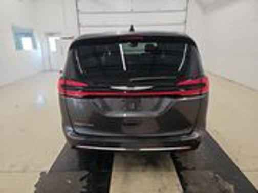 Granite Crystal Clearcoat Metallic 2023 Chrysler Pacifica Touring-L
