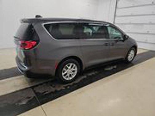 Granite Crystal Clearcoat Metallic 2023 Chrysler Pacifica Touring-L