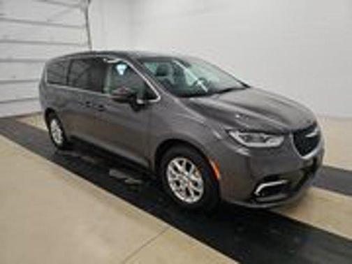 Granite Crystal Clearcoat Metallic 2023 Chrysler Pacifica Touring-L