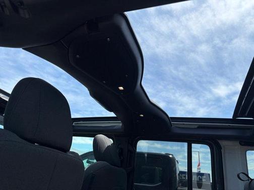 Anvil Clearcoat 2025 Jeep Wrangler 4xe Sahara