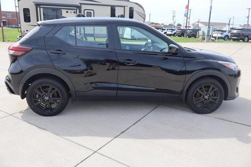 Super Black 2023 Nissan Kicks SV