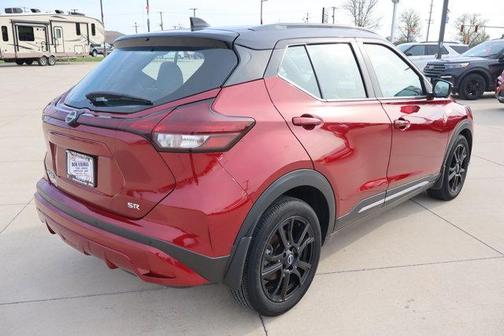 2 Tone Red / Black 2023 Nissan Kicks SR