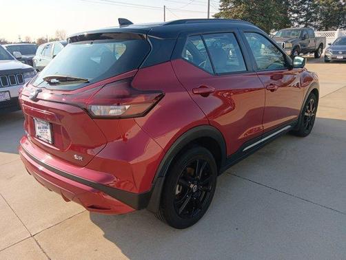 2 Tone Red / Black 2023 Nissan Kicks SR