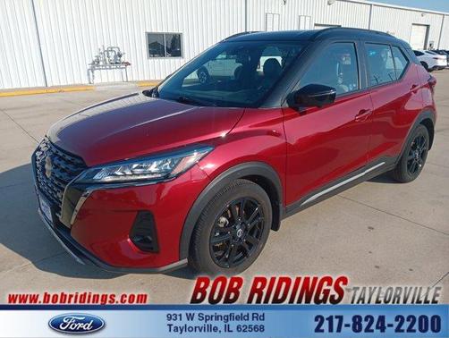 2 Tone Red / Black 2023 Nissan Kicks SR