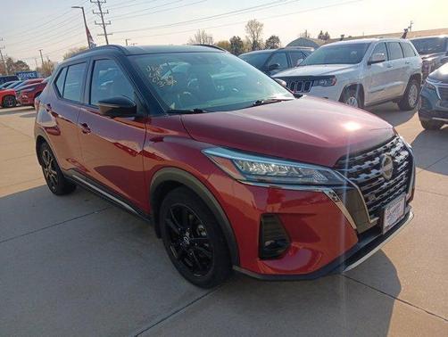 2 Tone Red / Black 2023 Nissan Kicks SR