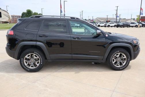Diamond Black 2019 Jeep Cherokee Trailhawk
