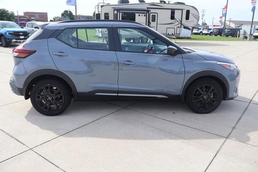 Boulder Gray Pearl 2023 Nissan Kicks SR