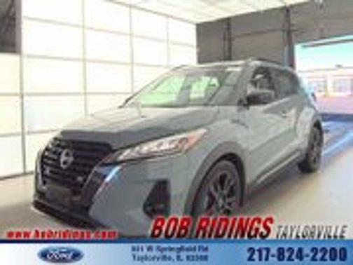 Boulder Gray Pearl 2023 Nissan Kicks SR