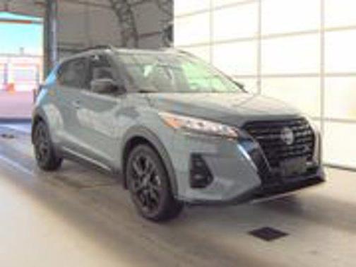 Boulder Gray Pearl 2023 Nissan Kicks SR