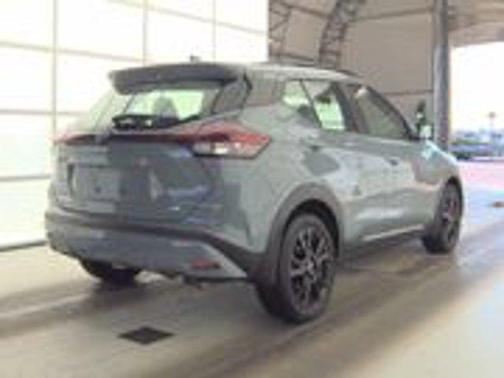 Boulder Gray Pearl 2023 Nissan Kicks SR