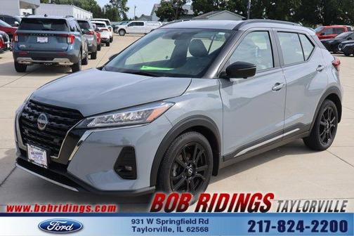Boulder Gray Pearl 2023 Nissan Kicks SR