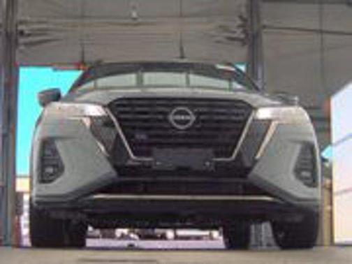 Boulder Gray Pearl 2023 Nissan Kicks SR