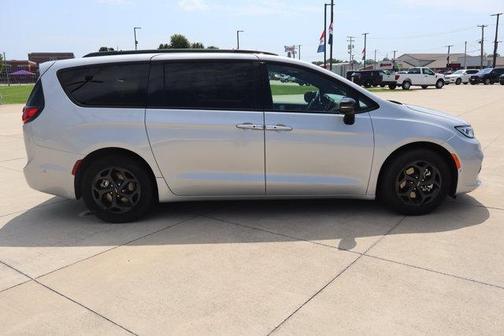 Silver Mist Clearcoat 2024 Chrysler Pacifica Hybrid Select