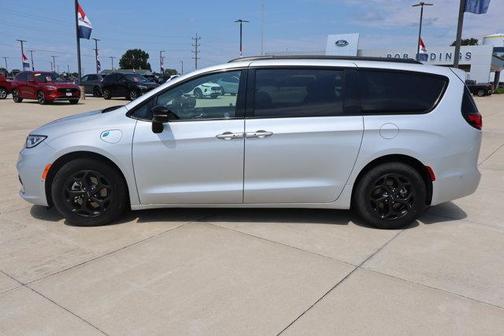 Silver Mist Clearcoat 2024 Chrysler Pacifica Hybrid Select