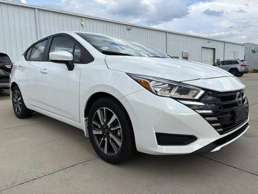 Aspen White 2024 Nissan Versa 1.6 SV