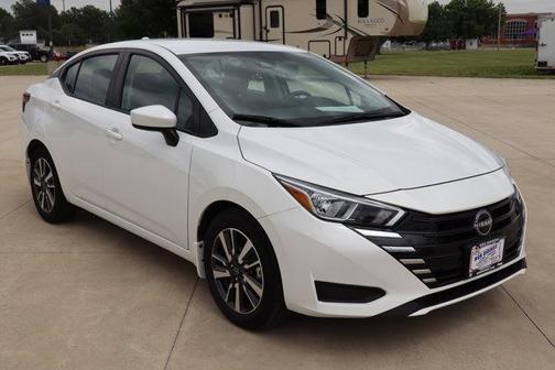 Aspen White 2024 Nissan Versa 1.6 SV