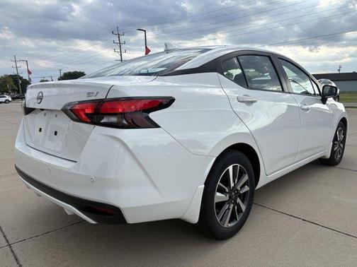Aspen White 2024 Nissan Versa 1.6 SV