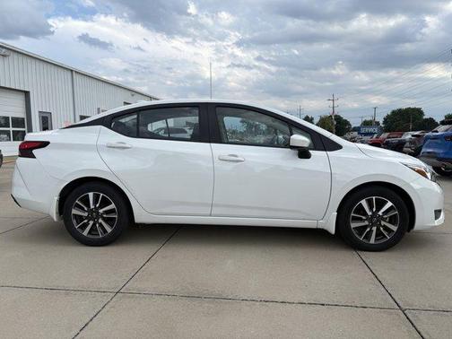 Aspen White 2024 Nissan Versa 1.6 SV