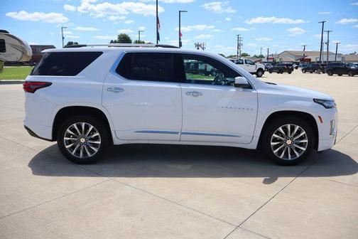 Summit White 2023 Chevrolet Traverse Premier