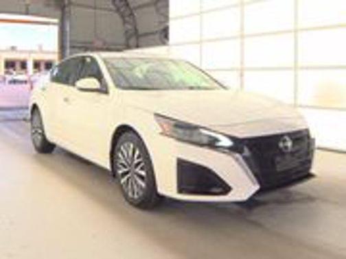 White 2023 Nissan Altima 2.5 SV
