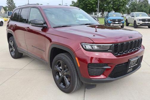 Velvet Red Pearlcoat 2025 Jeep Grand Cherokee Laredo