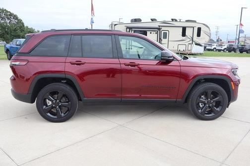 Velvet Red Pearlcoat 2025 Jeep Grand Cherokee Laredo