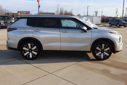 2025 Mitsubishi Outlander SE