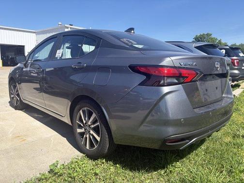 Gun Metallic 2025 Nissan Versa 1.6 SV