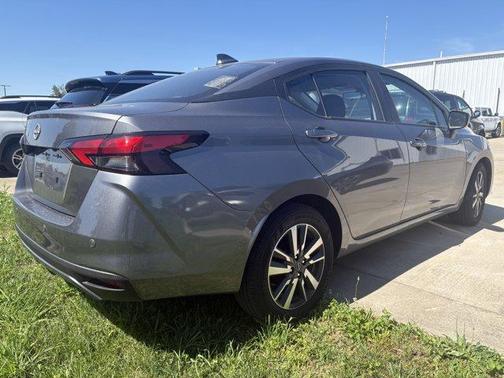 Gun Metallic 2025 Nissan Versa 1.6 SV