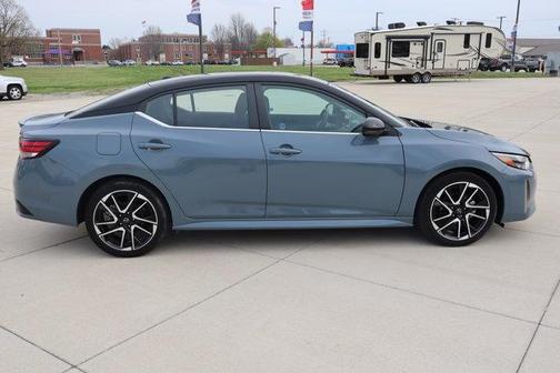 2t Gry Blk Roof 2024 Nissan Sentra SR